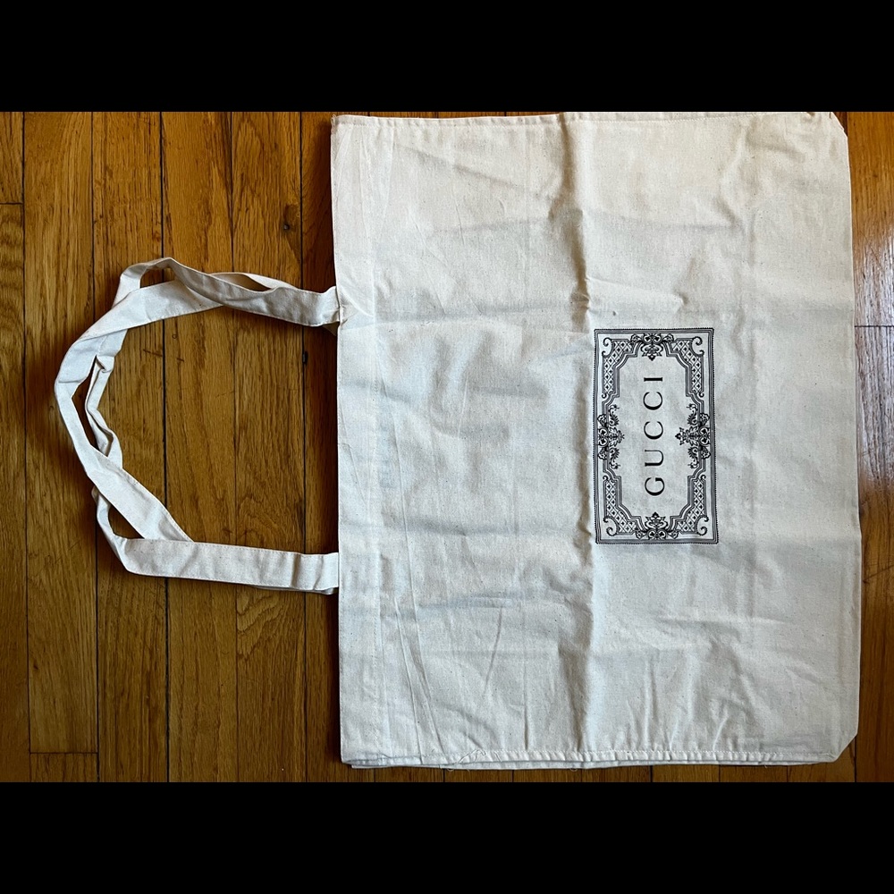 100% Auth Gucci Canvas Cotton Tote Bag 21”x 17”x 7”

Bag is from the Gucci store